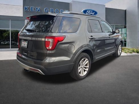 Used 2017 Ford Explorer XLT w/ Equipment Group 202A image 3