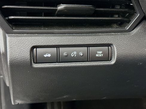Used 2025 Nissan Altima 2.5 SV FWD image 17