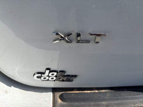 Used 2015 Ford Expedition XLT w/ Equipment Group 202A image 9