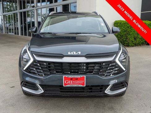 New 2025 Kia Sportage EX image 2