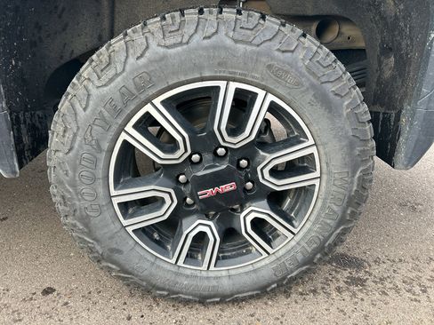 Used 2022 GMC Sierra 2500 AT4 image 11