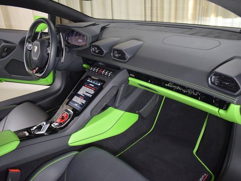 Used 2020 Lamborghini Huracan EVO image 23
