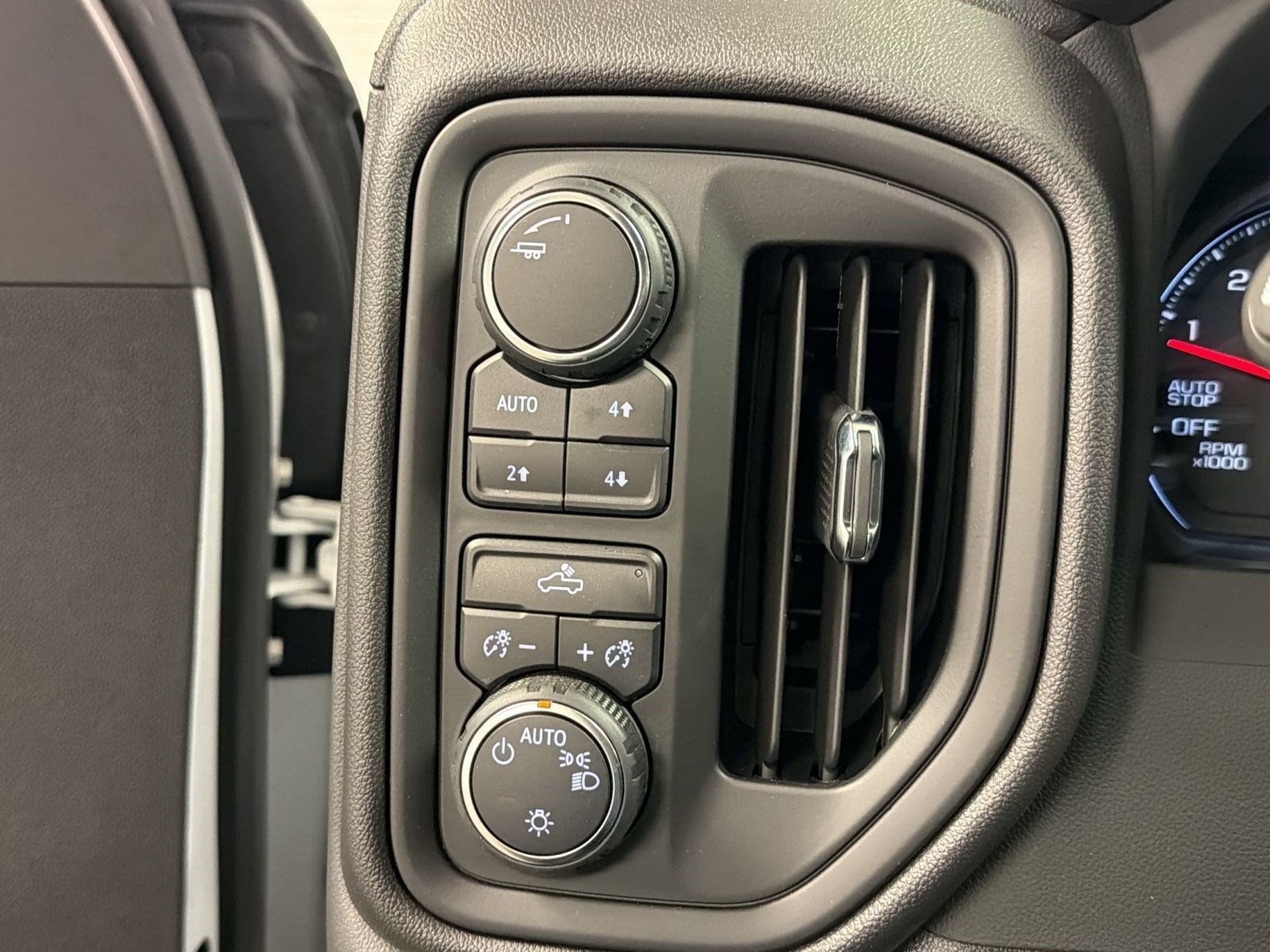 Used 2024 Chevrolet Silverado 1500 Custom Trail Boss AWD/4WD image 28