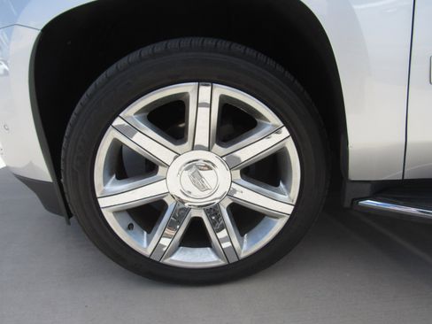 Used 2019 Cadillac Escalade Luxury image 5