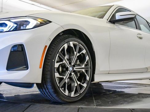 Used 2025 BMW 330i Sedan w/ Premium Package image 10