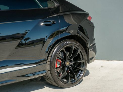 Used 2020 Lamborghini Urus image 25