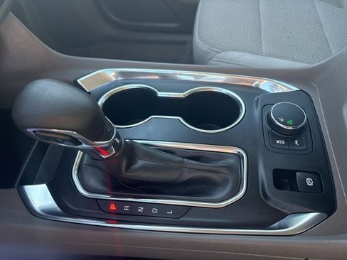 Used 2021 Chevrolet Traverse LT image 35