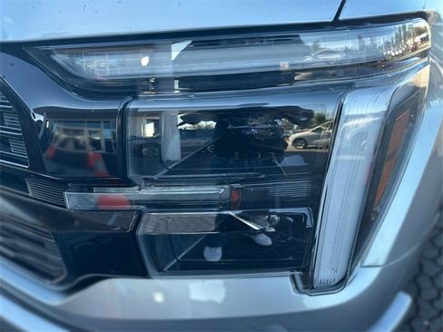 Used 2025 Ford F150 Platinum w/ FX4 Off-Road Package image 9