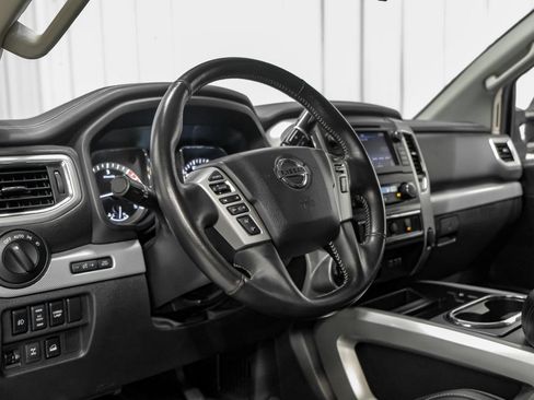 Used 2019 Nissan Titan PRO-4X AWD/4WD image 14