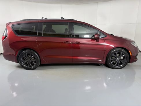 Used 2018 Chrysler Pacifica Limited w/ Advanced Safetytec Group image 9