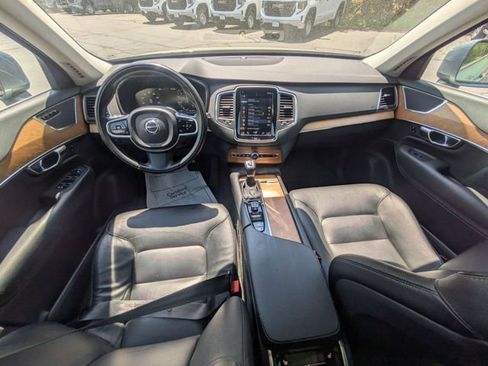 Used 2021 Volvo XC90 T6 Momentum w/ Climate Package AWD/4WD image 33