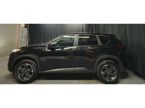 Used 2025 Nissan Rogue SV FWD image 8