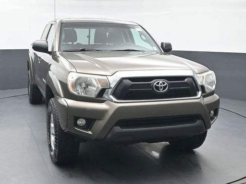 Used 2013 Toyota Tacoma 4x4 Access Cab V6 w/ TRD Off-Road Pkg image 8