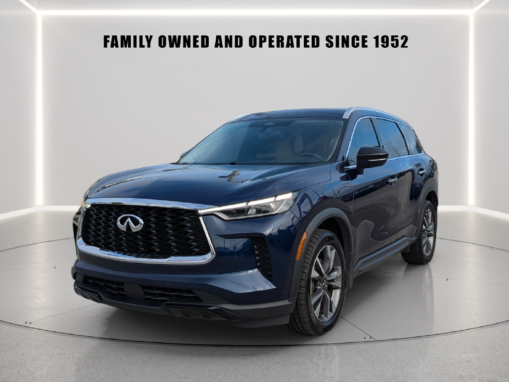 Used 2023 INFINITI QX60 Luxe w/ Vision Package FWD image 2