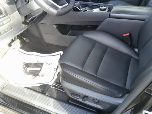 Used 2023 Nissan Rogue SV w/ SV Premium Package image 15