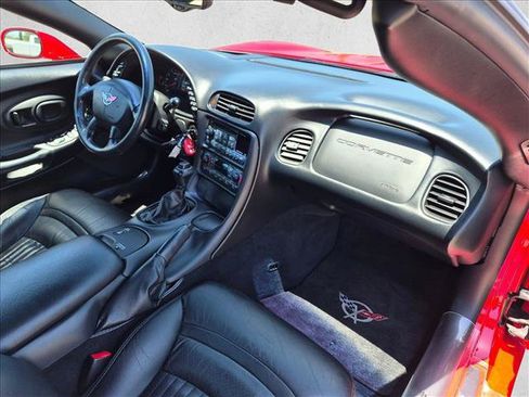 Used 2004 Chevrolet Corvette Coupe w/ Preferred Equipment Group RWD image 19