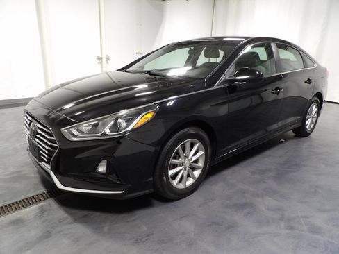 Used 2018 Hyundai Sonata SE w/ Cargo Package FWD image 3