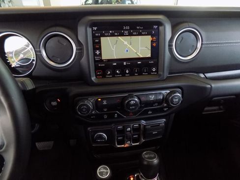 Used 2022 Jeep Wrangler Unlimited Sahara w/ LED Lighting Group AWD/4WD image 14