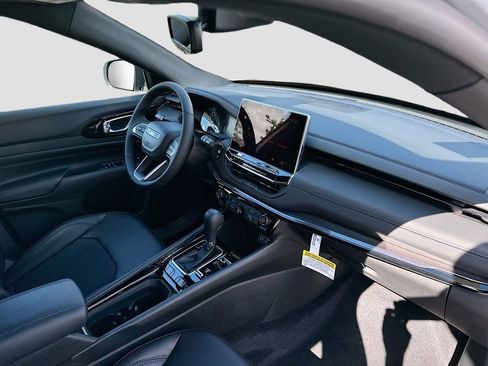 New 2026 Jeep Compass Latitude image 28