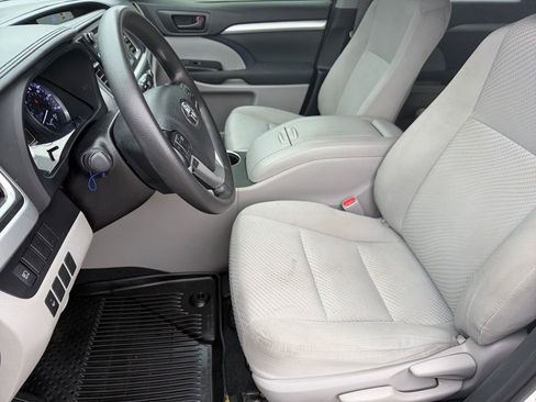 Used 2019 Toyota Highlander LE image 10