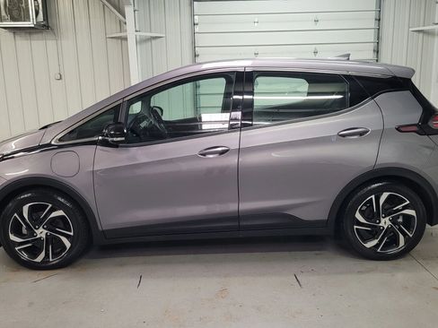 Used 2023 Chevrolet Bolt LT image 3