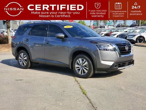 Certified 2025 Nissan Pathfinder SL image 1