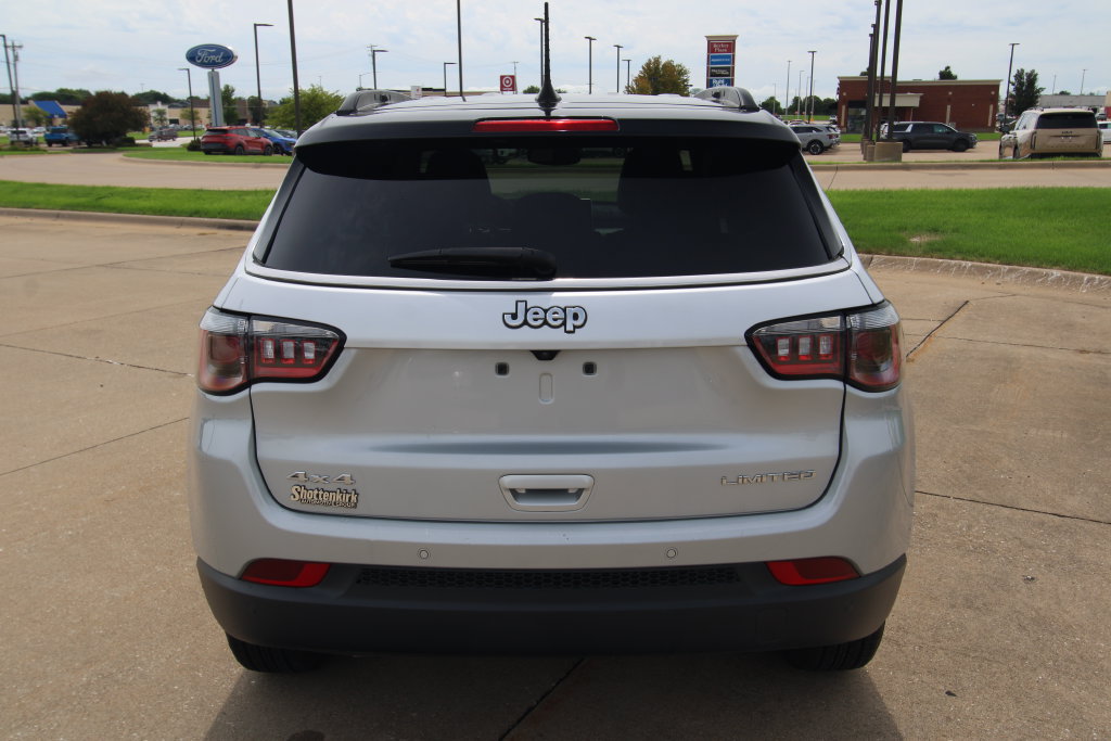 Used 2025 Jeep Compass Limited AWD/4WD image 15