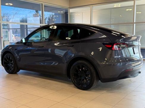 Used 2020 Tesla Model Y Long Range image 14