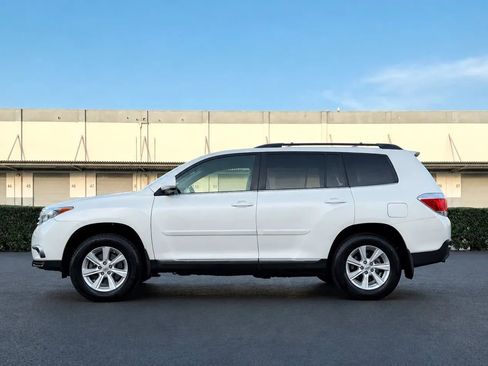 Used 2013 Toyota Highlander Plus FWD image 7