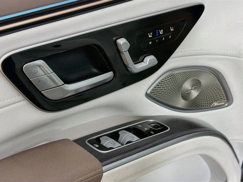 Used 2023 Mercedes-Benz EQS 580 4MATIC SUV image 18