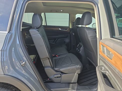 New 2026 Volkswagen Atlas SE image 32