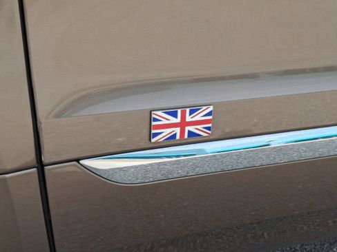 Used 2018 Bentley Bentayga image 13