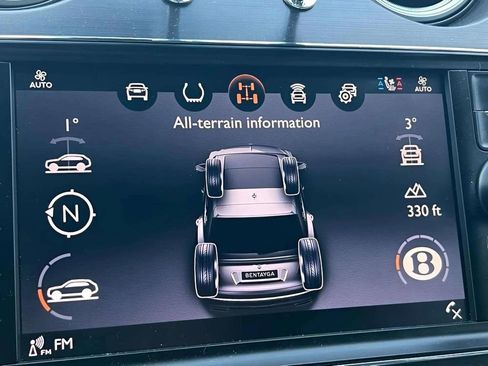 Used 2017 Bentley Bentayga image 16