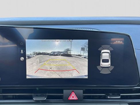 Used 2024 Hyundai Elantra Limited image 25