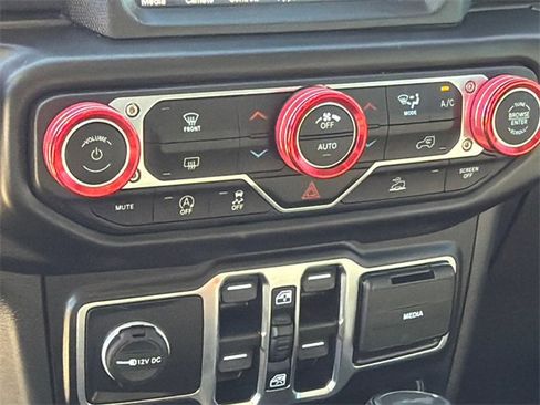 Used 2022 Jeep Wrangler Unlimited Sahara image 24