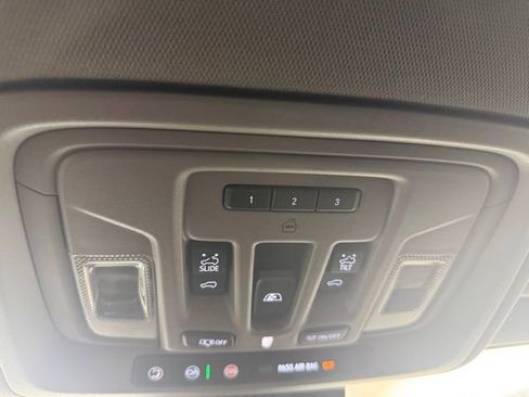 Used 2022 Chevrolet Silverado 1500 LTZ w/ Technology Package image 26