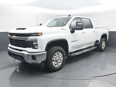 Used 2025 Chevrolet Silverado 2500 LT AWD/4WD image 2