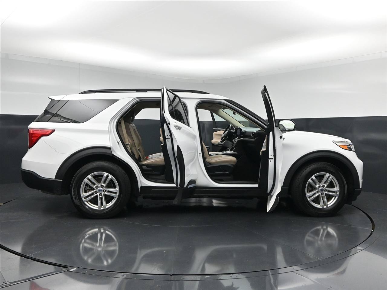Used 2021 Ford Explorer XLT w/ Equipment Group 202A RWD image 39