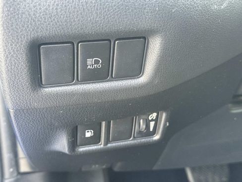 Used 2018 Toyota C-HR XLE FWD image 22