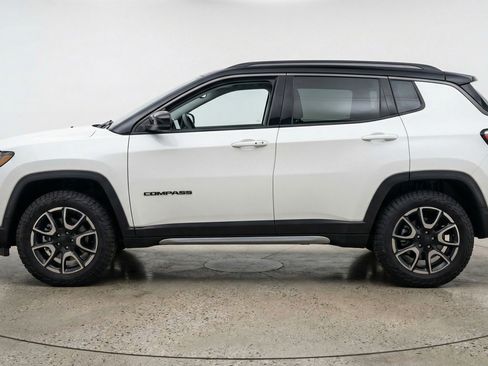 Used 2025 Jeep Compass Trailhawk AWD/4WD image 5