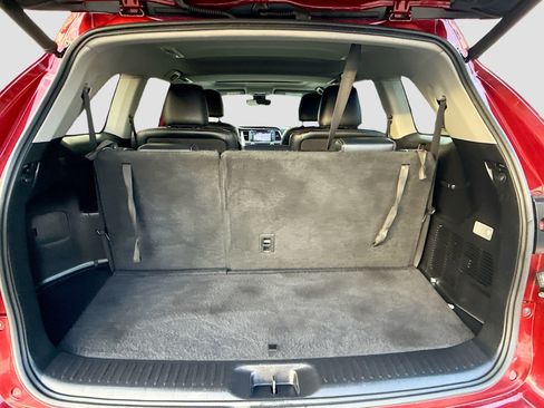 Used 2018 Toyota Highlander SE image 28