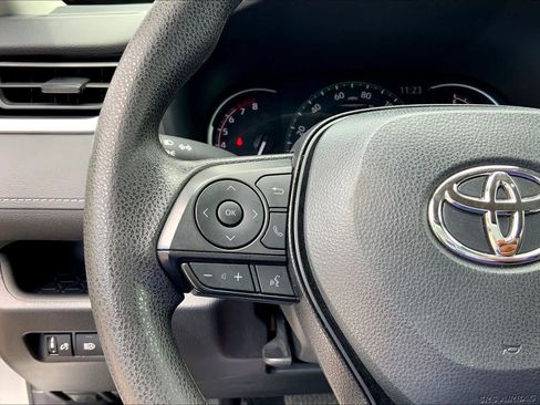 Used 2025 Toyota RAV4 XLE FWD image 24