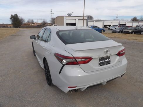 Used 2024 Toyota Camry SE image 9