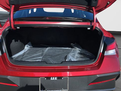 Certified 2025 Hyundai Elantra Sport image 17