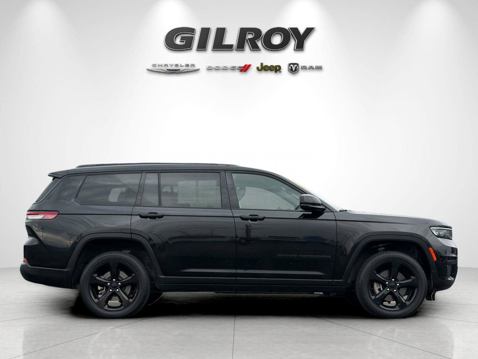 Used 2023 Jeep Grand Cherokee L Laredo AWD/4WD image 3