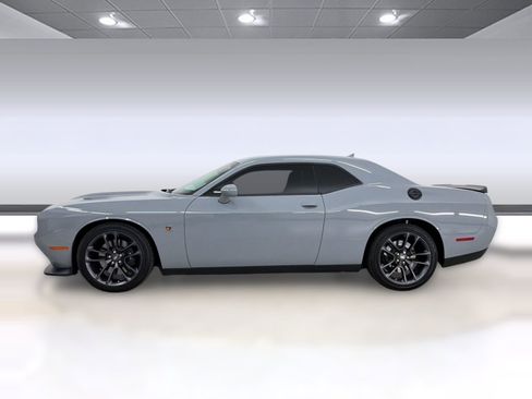 Used 2022 Dodge Challenger R/T Scat Pack w/ Plus Package image 2