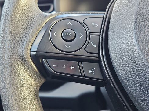 Used 2020 Toyota RAV4 XLE image 13