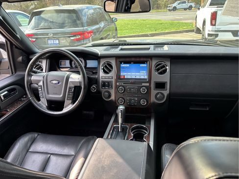 Used 2017 Ford Expedition EL Platinum image 28