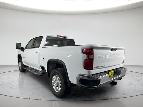 Used 2025 Chevrolet Silverado 2500 LT w/ Convenience Package AWD/4WD image 5