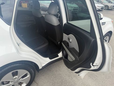 Used 2016 Kia Soul FWD image 13